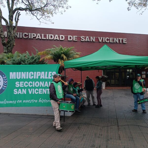 Continúa el reclamo en San Vicente por mejora salarial